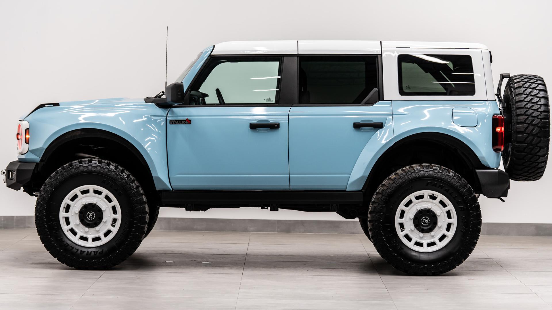 2024 FORD BRONCO 4X4 in Baby Blue, photo 11 of 60