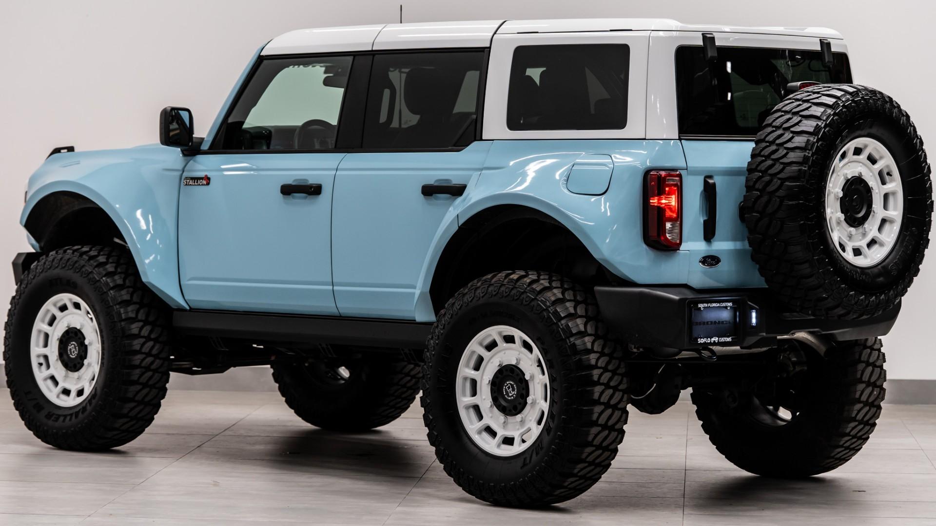 2024 FORD BRONCO 4X4 in Baby Blue, photo 10 of 60