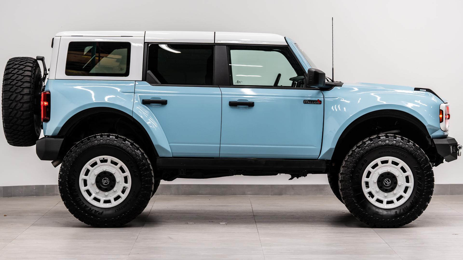 2024 FORD BRONCO 4X4 in Baby Blue, photo 7 of 60