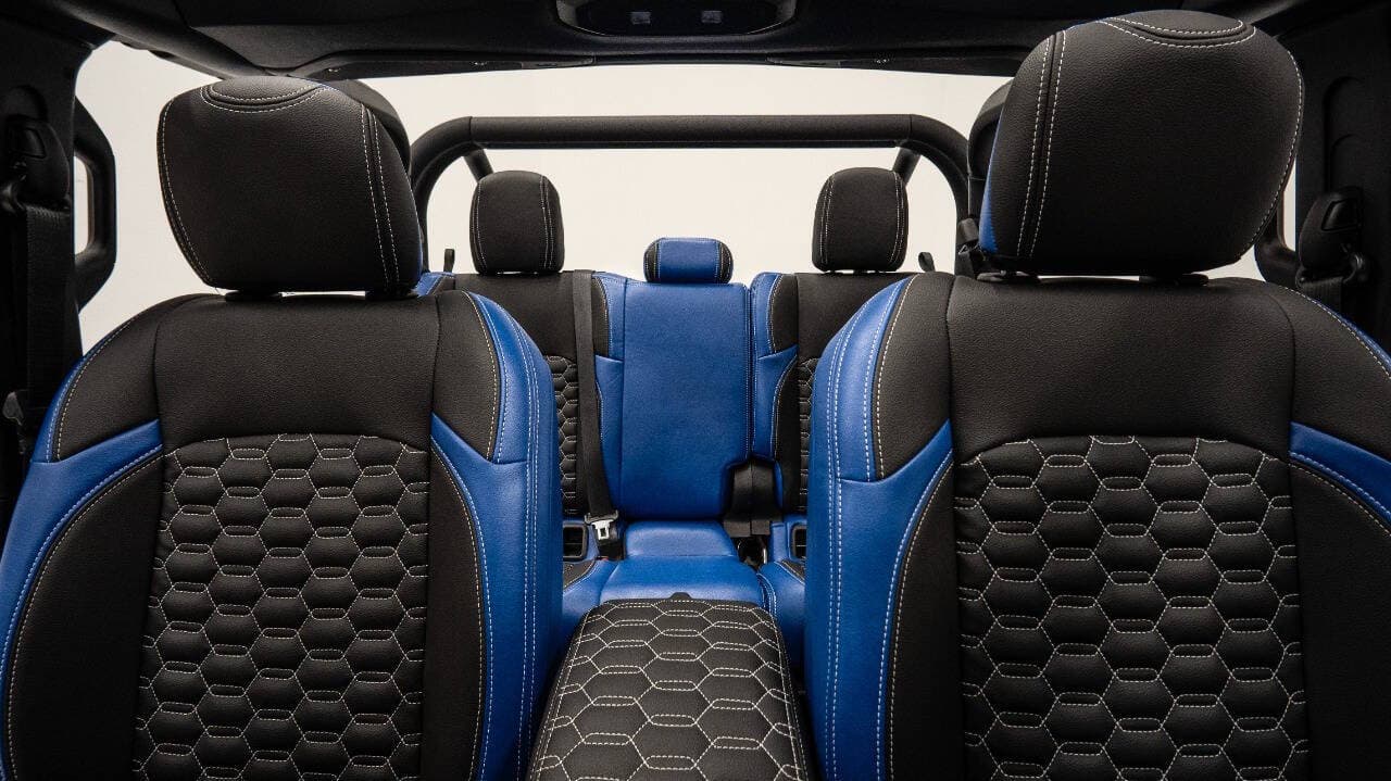 2023 JEEP GLADIATOR in Pepsi Blue, photo 2 of 25