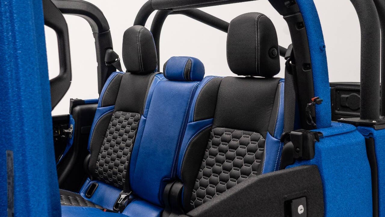 2023 JEEP GLADIATOR in Pepsi Blue, photo 18 of 25