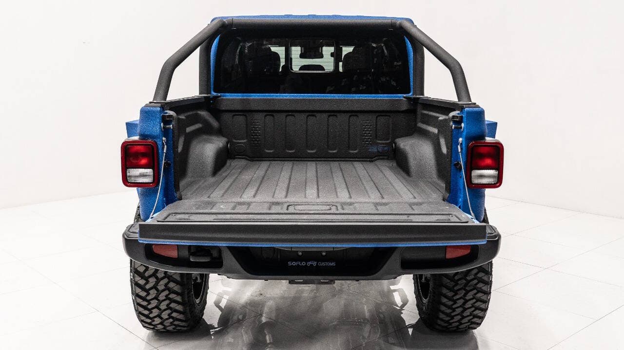 2023 JEEP GLADIATOR in Pepsi Blue, photo 8 of 25