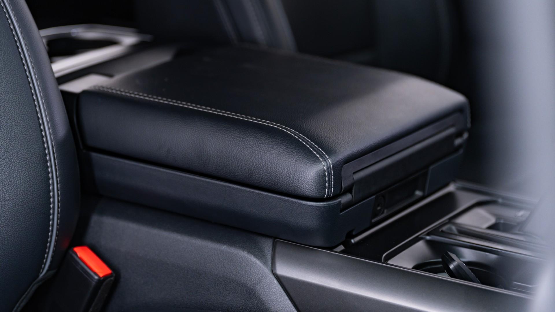 2025 FORD F-150 LARIAT in Black, photo 46 of 60