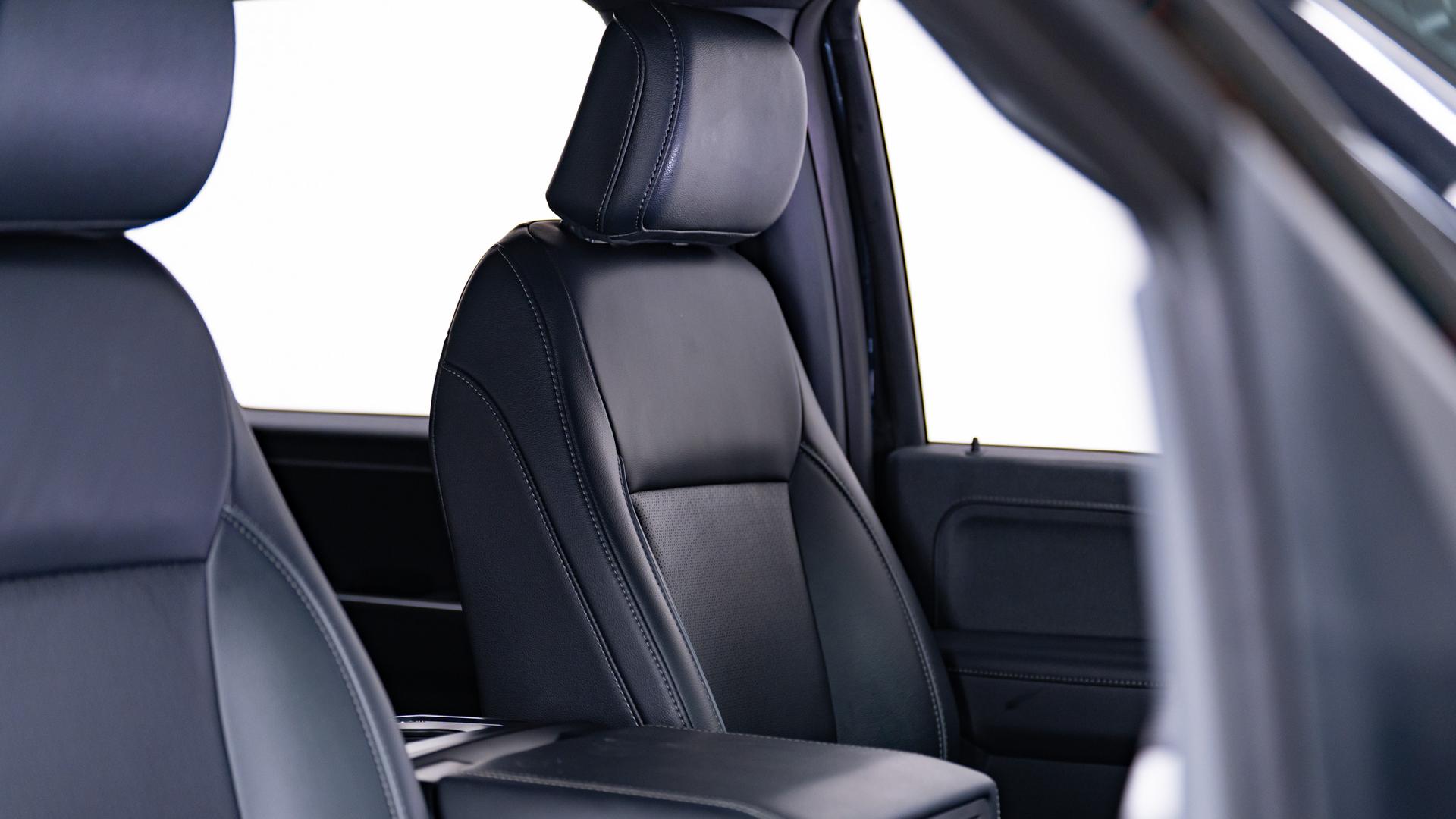 2025 FORD F-150 LARIAT in Black, photo 43 of 60
