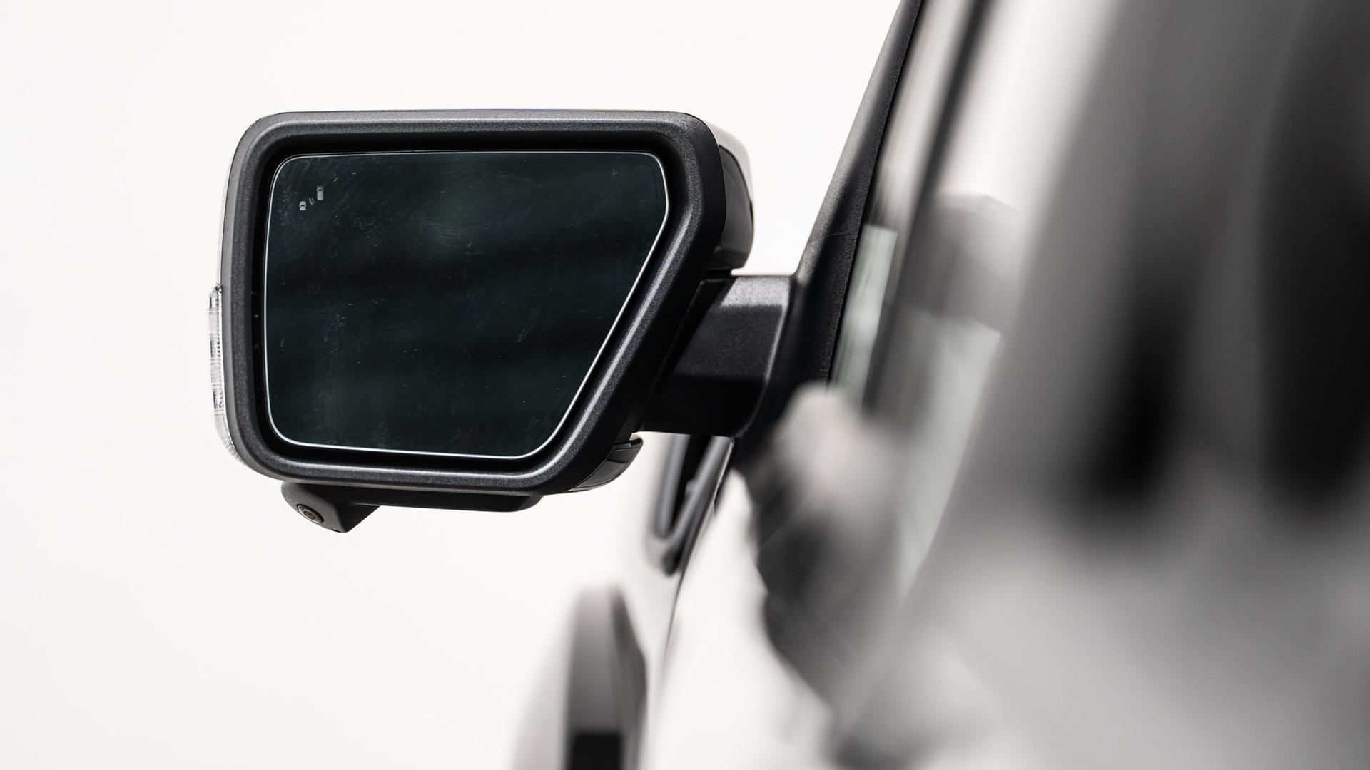 2025 FORD F-150 LARIAT in Black, photo 17 of 60
