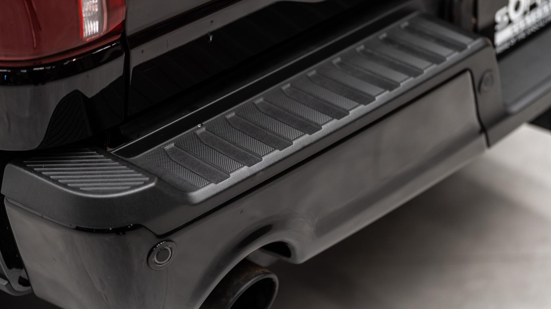 2025 FORD F-150 LARIAT in Black, photo 16 of 60