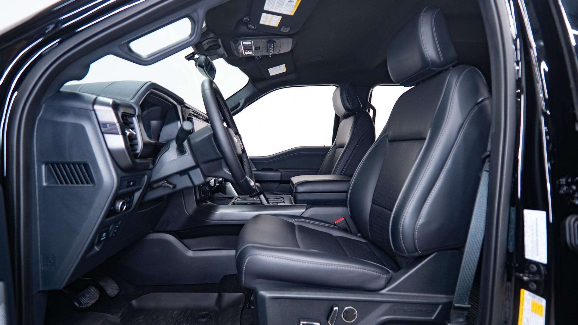 2025 FORD F-150 LARIAT in Black, photo 32 of 60