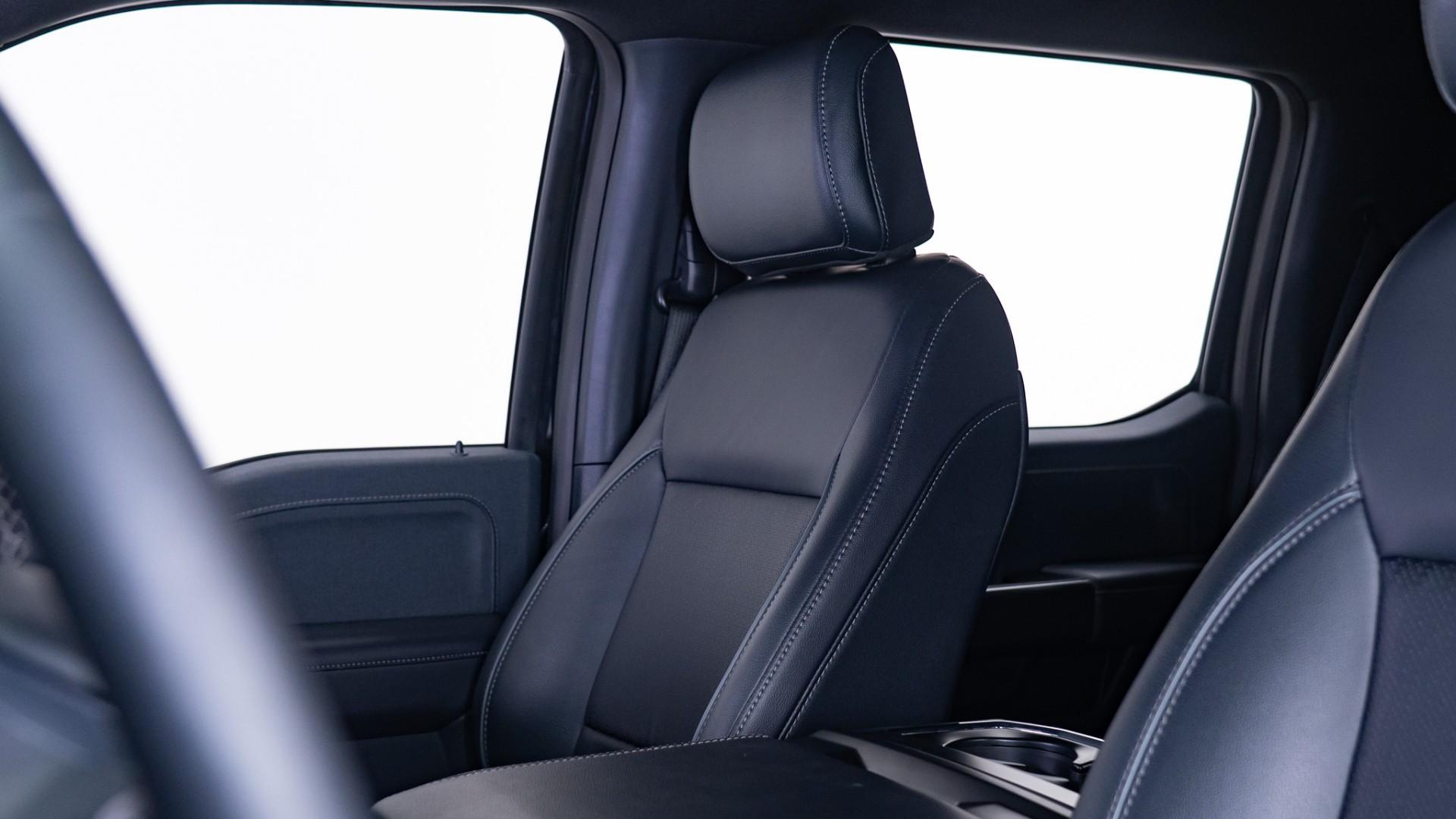 2025 FORD F-150 LARIAT in Black, photo 35 of 60