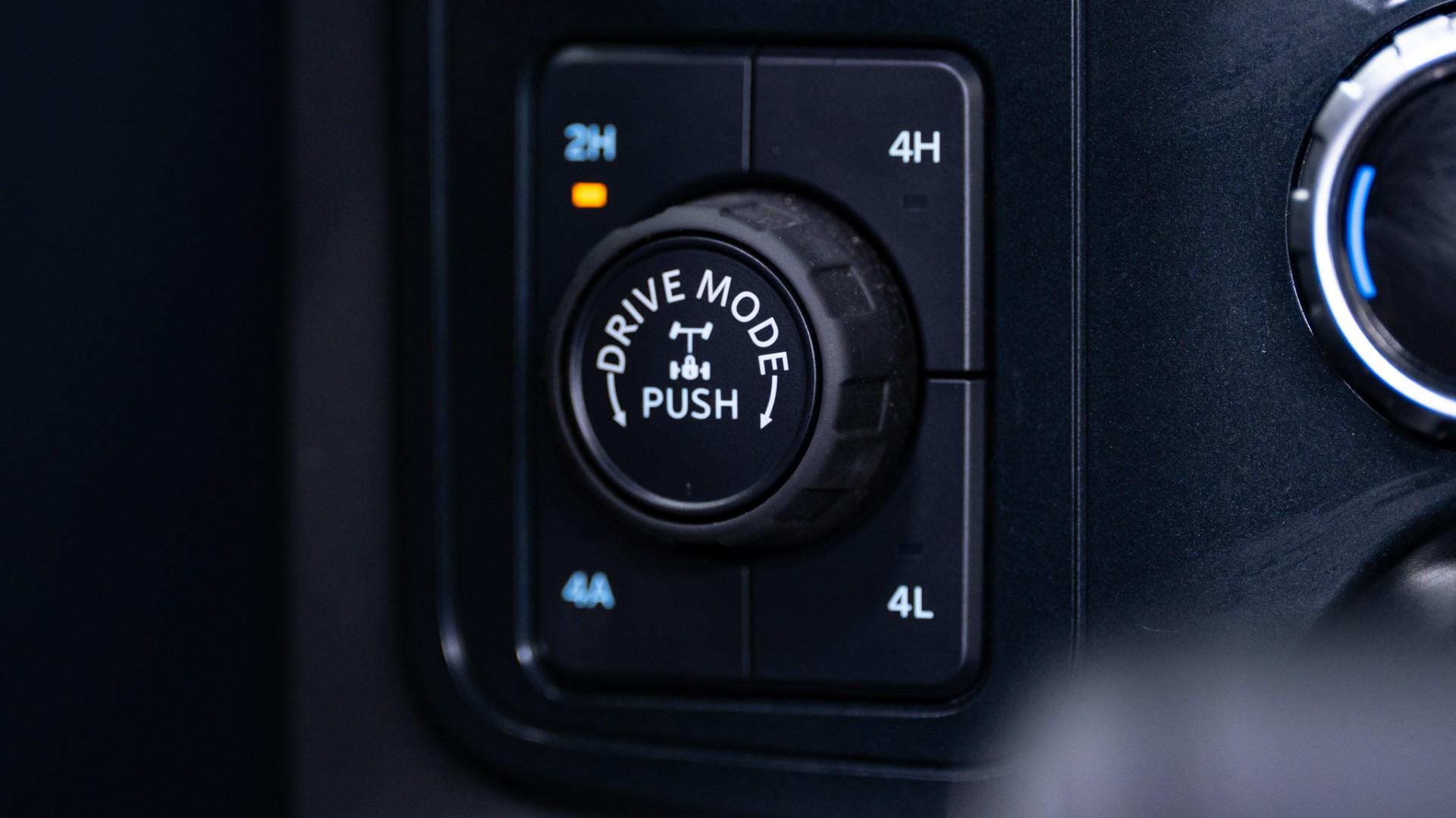 2025 FORD F-150 LARIAT in Black, photo 54 of 60