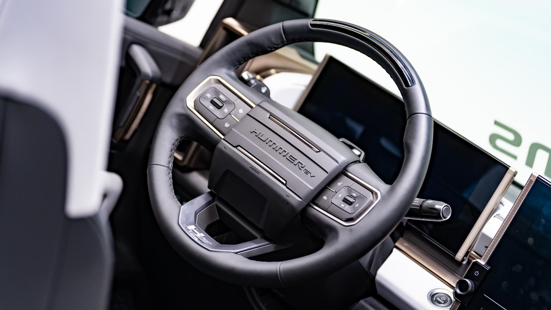2024 GMC HUMMER EV 3X in VOID BLACK, photo 23 of 60