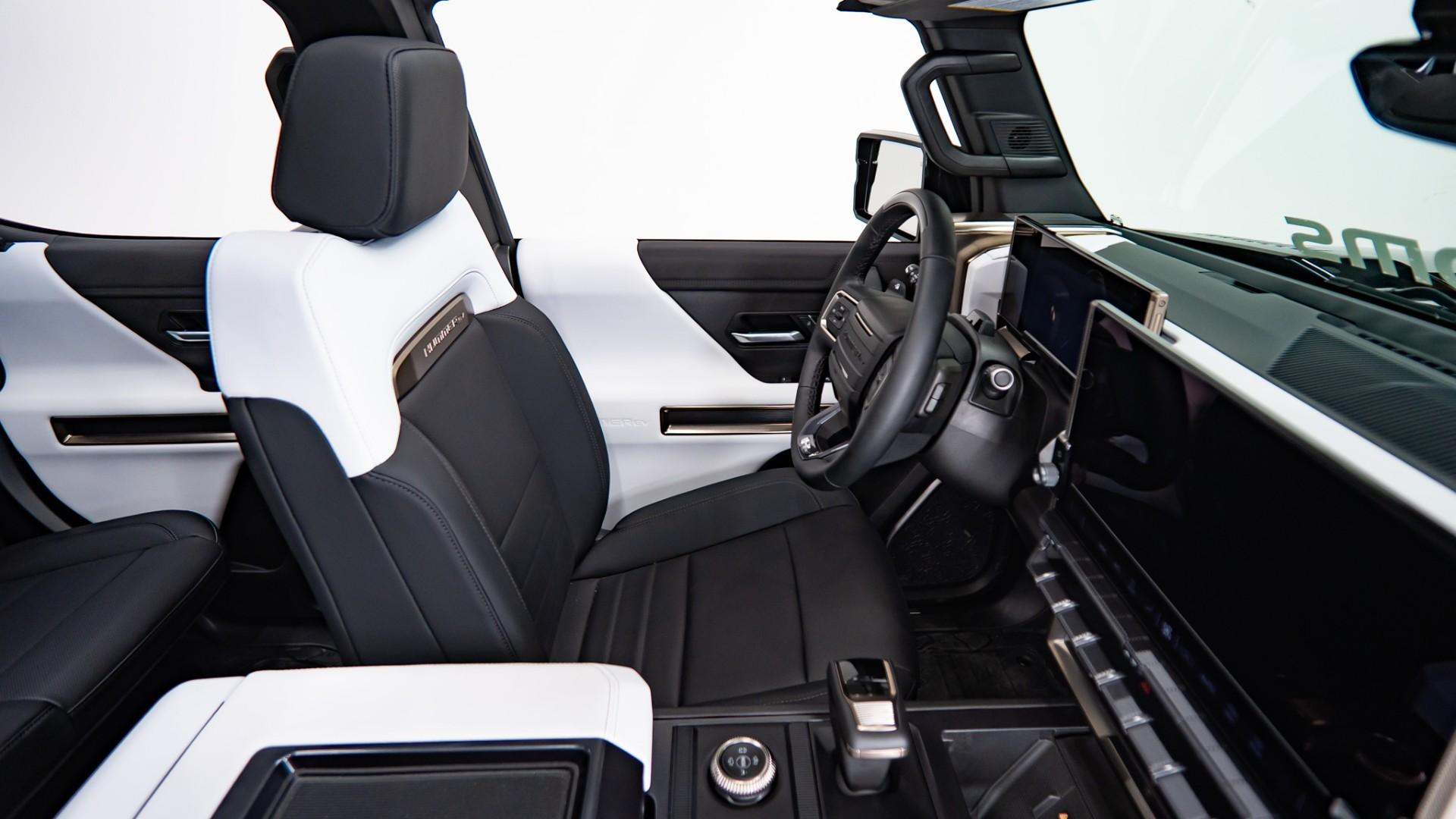 2024 GMC HUMMER EV 3X in VOID BLACK, photo 31 of 60