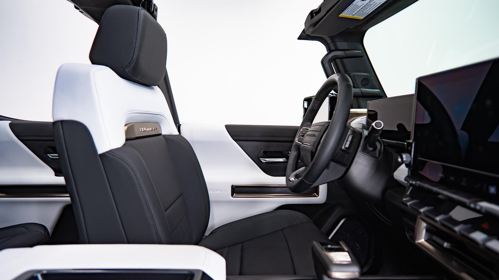 2024 GMC HUMMER EV 3X in VOID BLACK, photo 32 of 60