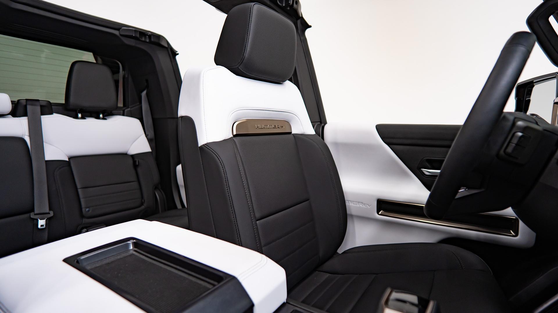 2024 GMC HUMMER EV 3X in VOID BLACK, photo 33 of 60