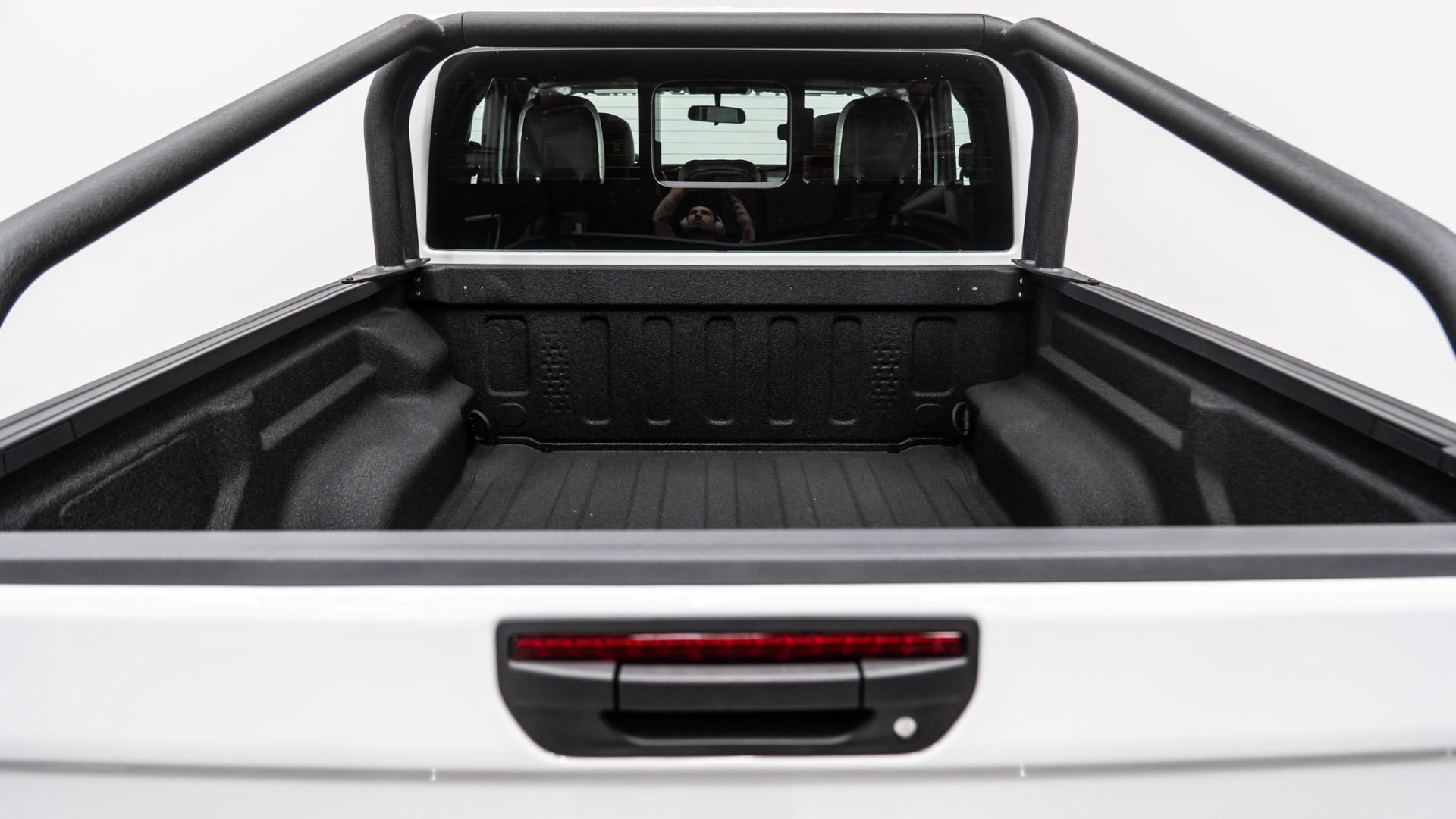 2026 JEEP GLADIATOR 4X4 in White, photo 10 of 60