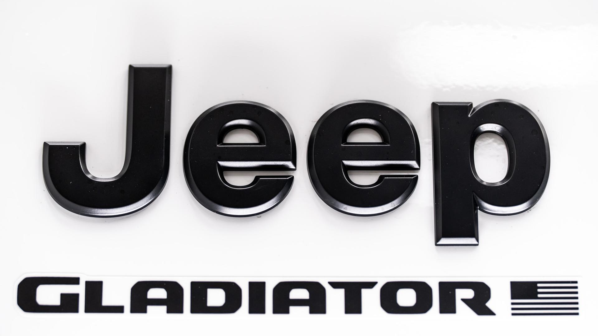 2026 JEEP GLADIATOR 4X4 in White, photo 24 of 60