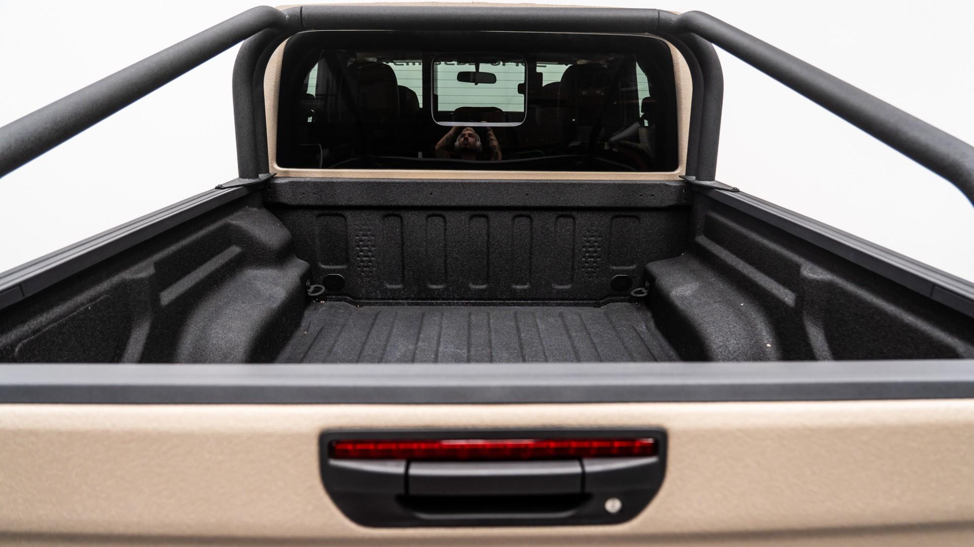 2026 JEEP GLADIATOR 4X4 in Tan, photo 14 of 60
