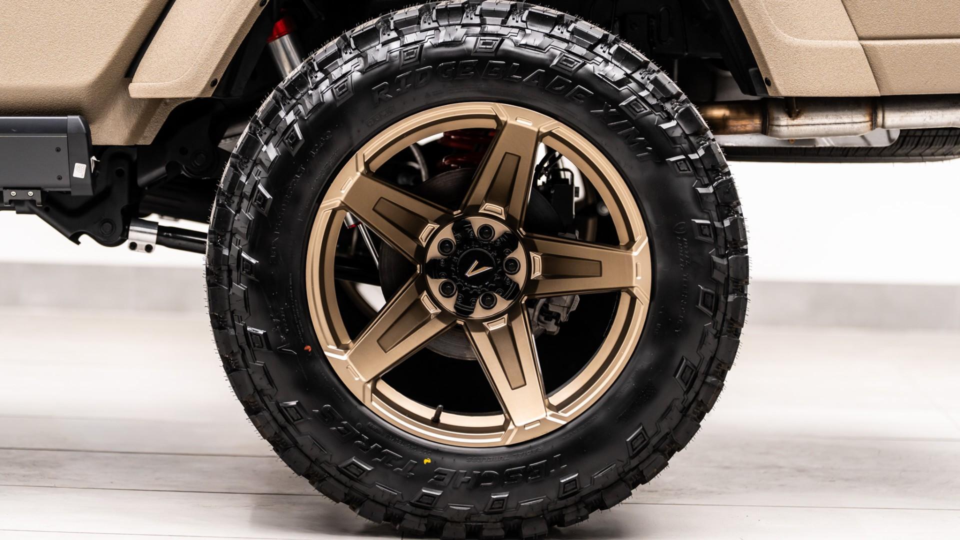 2026 JEEP GLADIATOR 4X4 in Tan, photo 19 of 60
