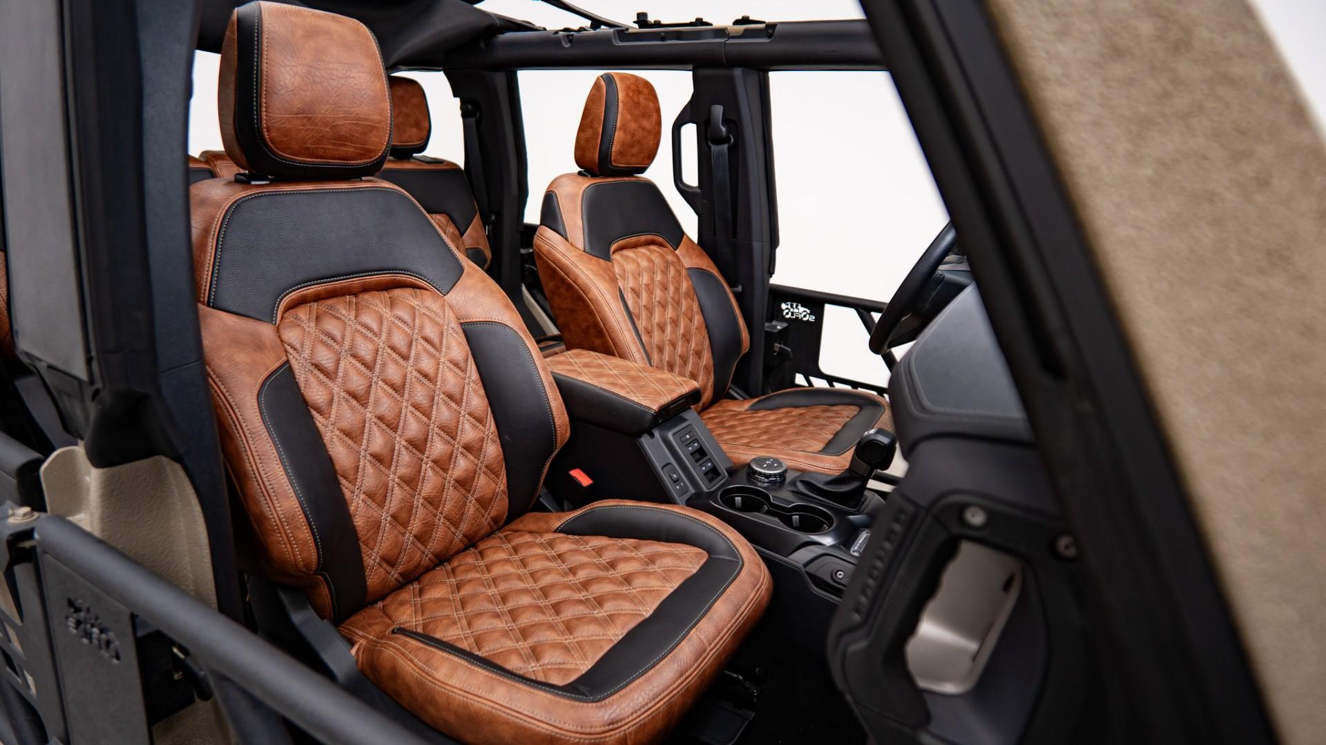 2025 FORD BRONCO 4X4 in Tan, photo 21 of 56