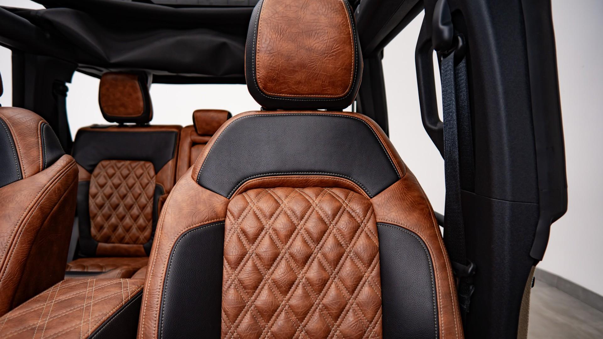 2025 FORD BRONCO 4X4 in Tan, photo 24 of 56