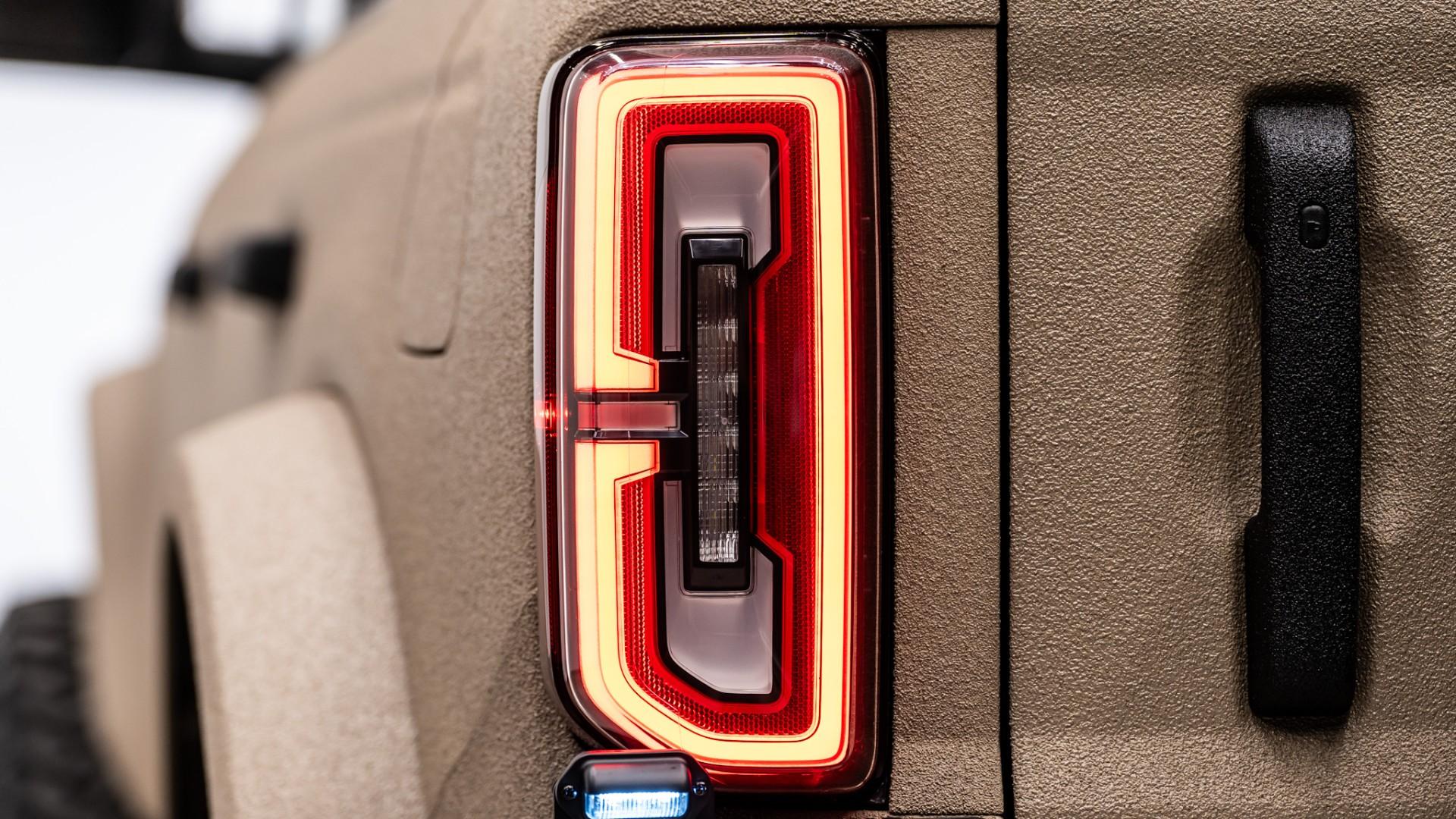 2025 FORD BRONCO 4X4 in Tan, photo 13 of 56