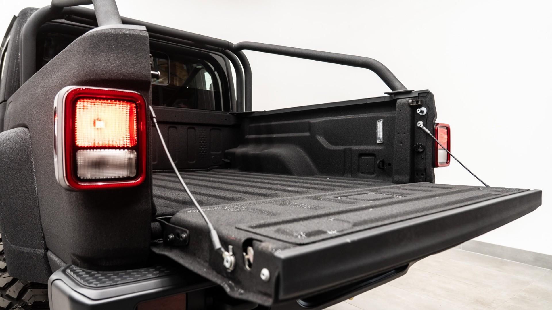 2026 JEEP GLADIATOR 4X4 in Black, photo 15 of 55
