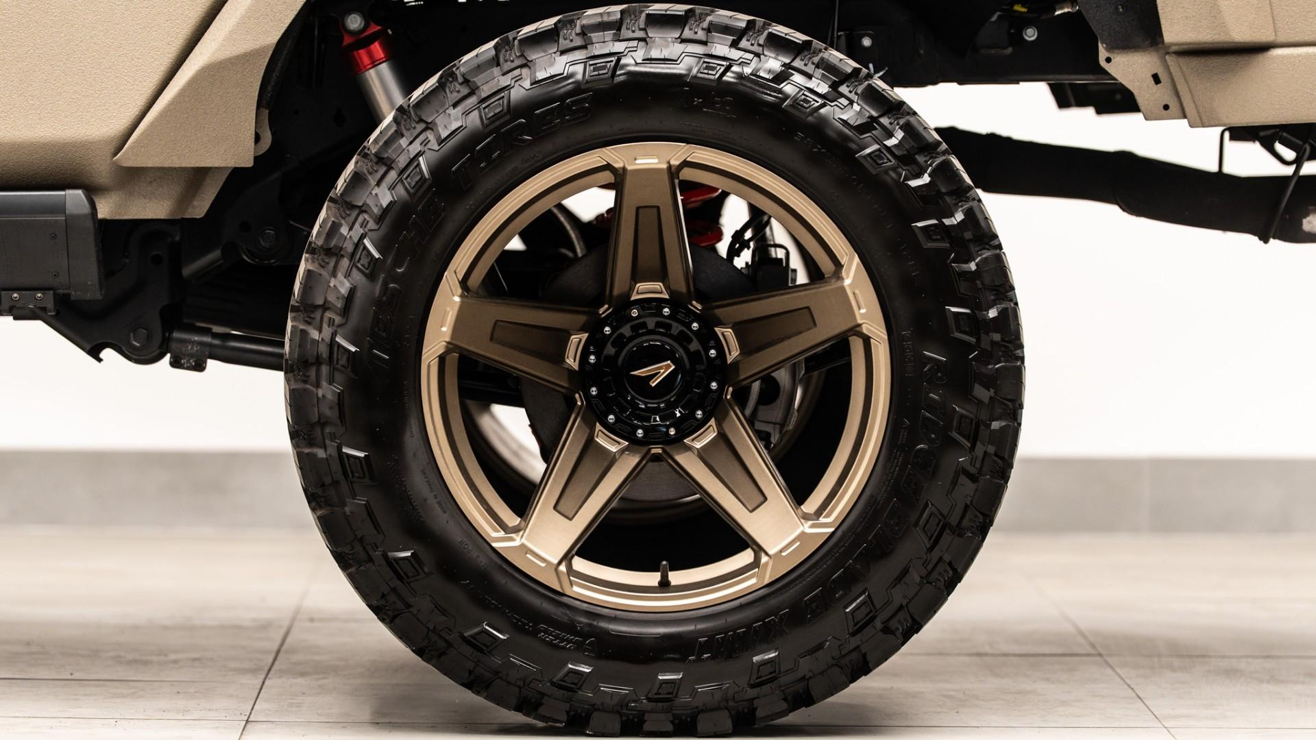 2025 JEEP GLADIATOR in Tan, photo 23 of 59