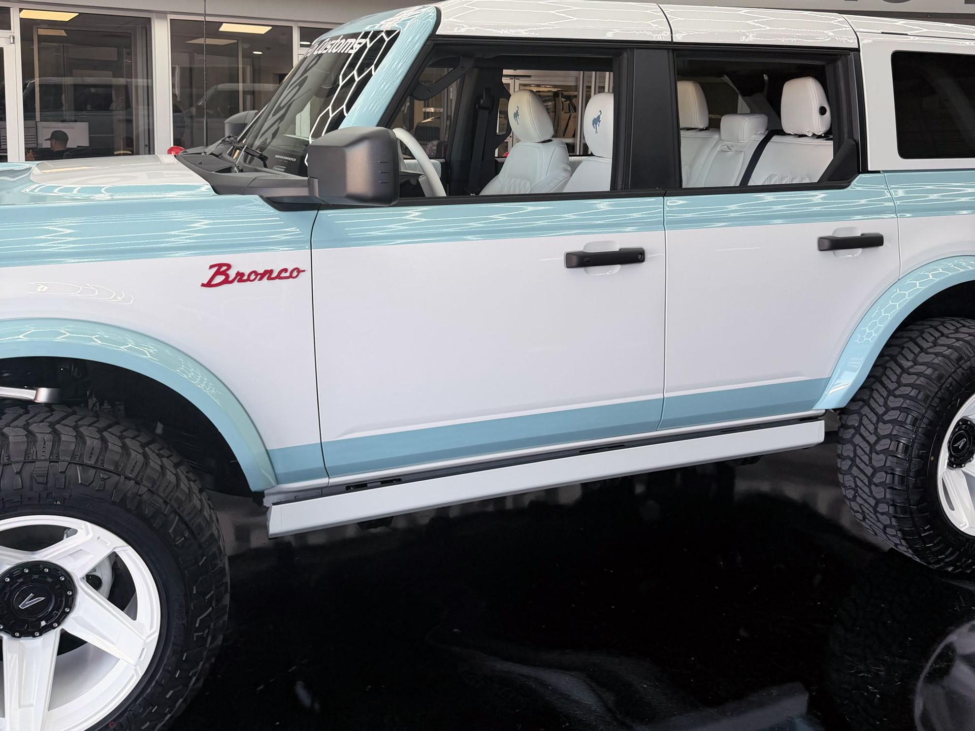 2026 FORD BRONCO 4X4 in Baby Blue, photo 9 of 41