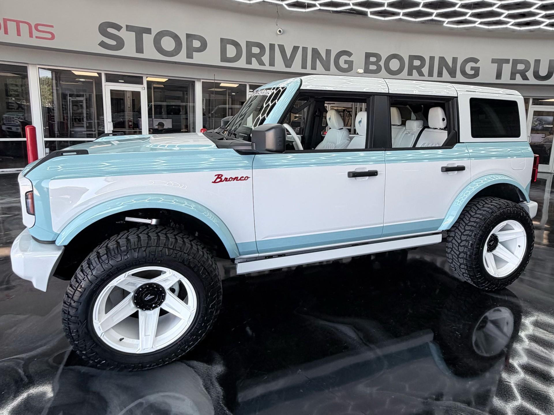 2026 FORD BRONCO 4X4 in Baby Blue, photo 8 of 41