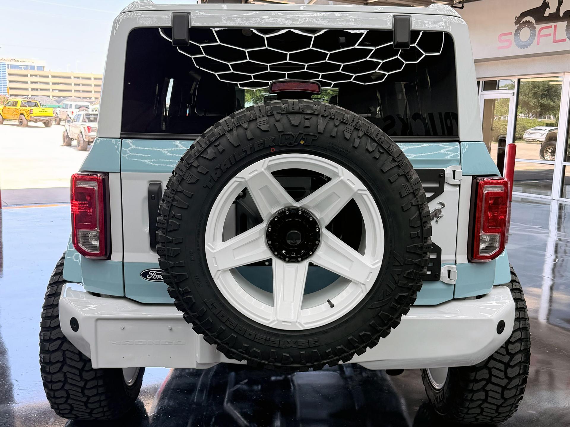 2026 FORD BRONCO 4X4 in Baby Blue, photo 5 of 41