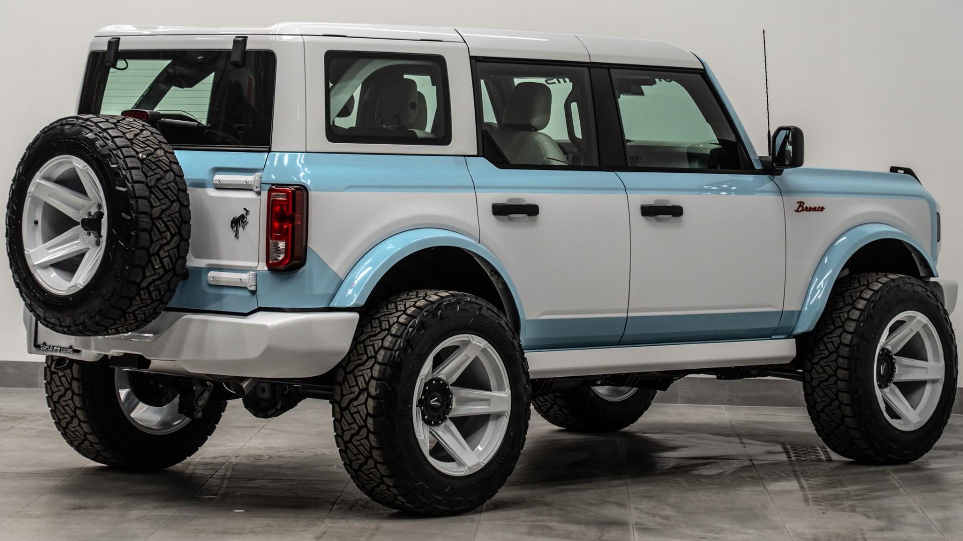 2026 FORD BRONCO 4X4 in Baby Blue, photo 16 of 41