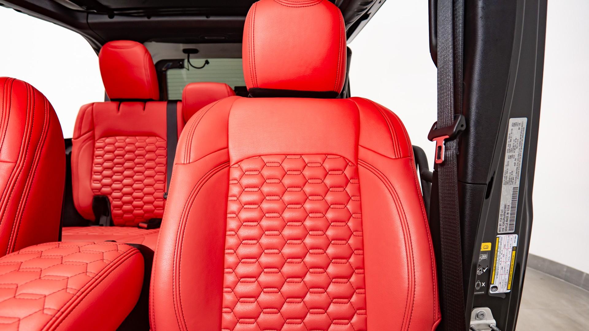 2024 JEEP WRANGLER in BLACK CLEARCOAT, photo 24 of 60