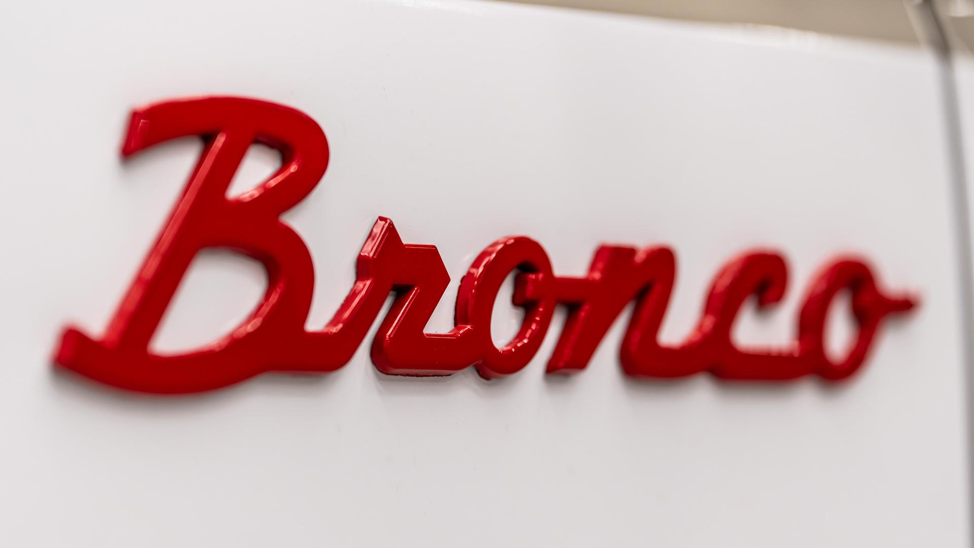 2025 FORD BRONCO in Tan, photo 25 of 55