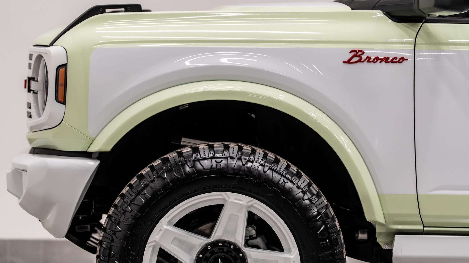 2025 FORD BRONCO in Green, photo 14 of 54
