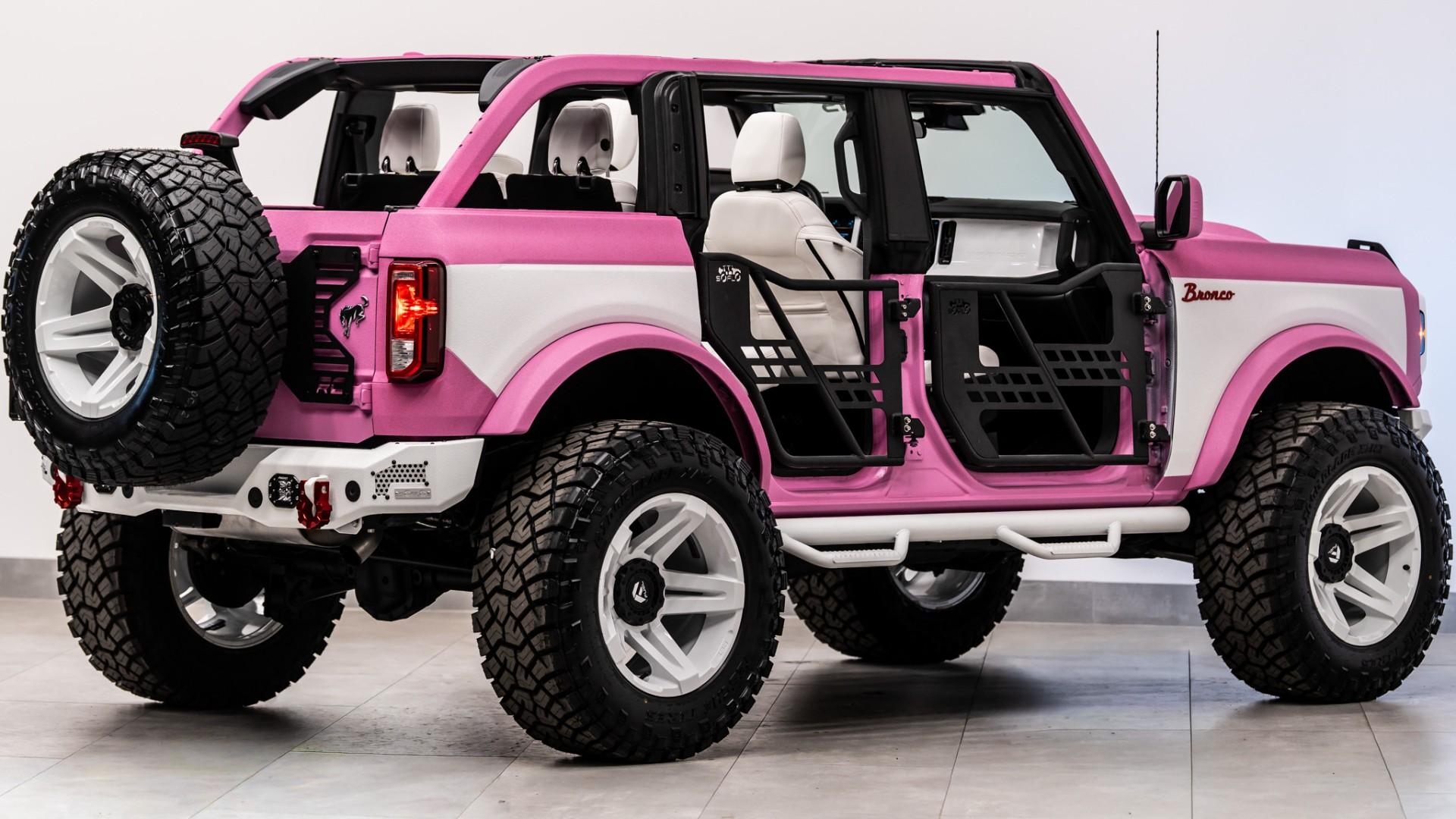 2025 FORD BRONCO in Pink, photo 14 of 60
