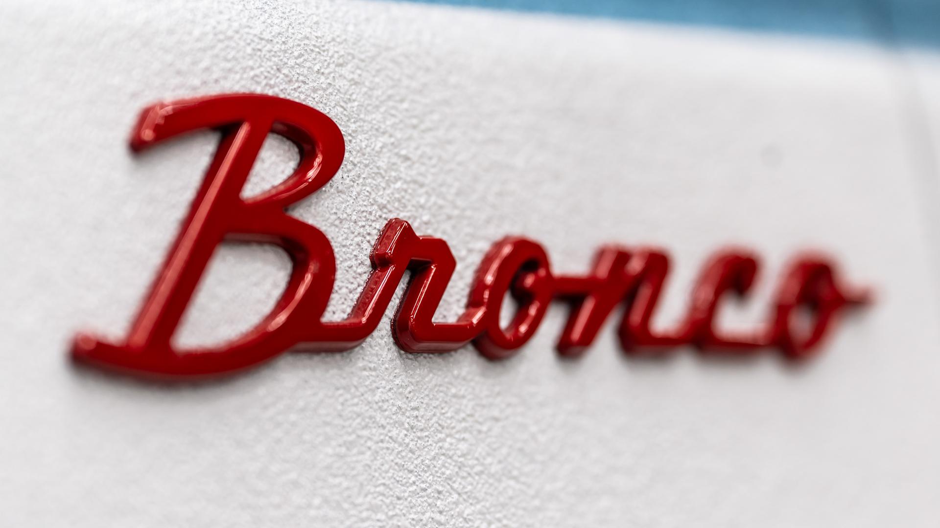2024 FORD BRONCO in Baby Blue, photo 16 of 50