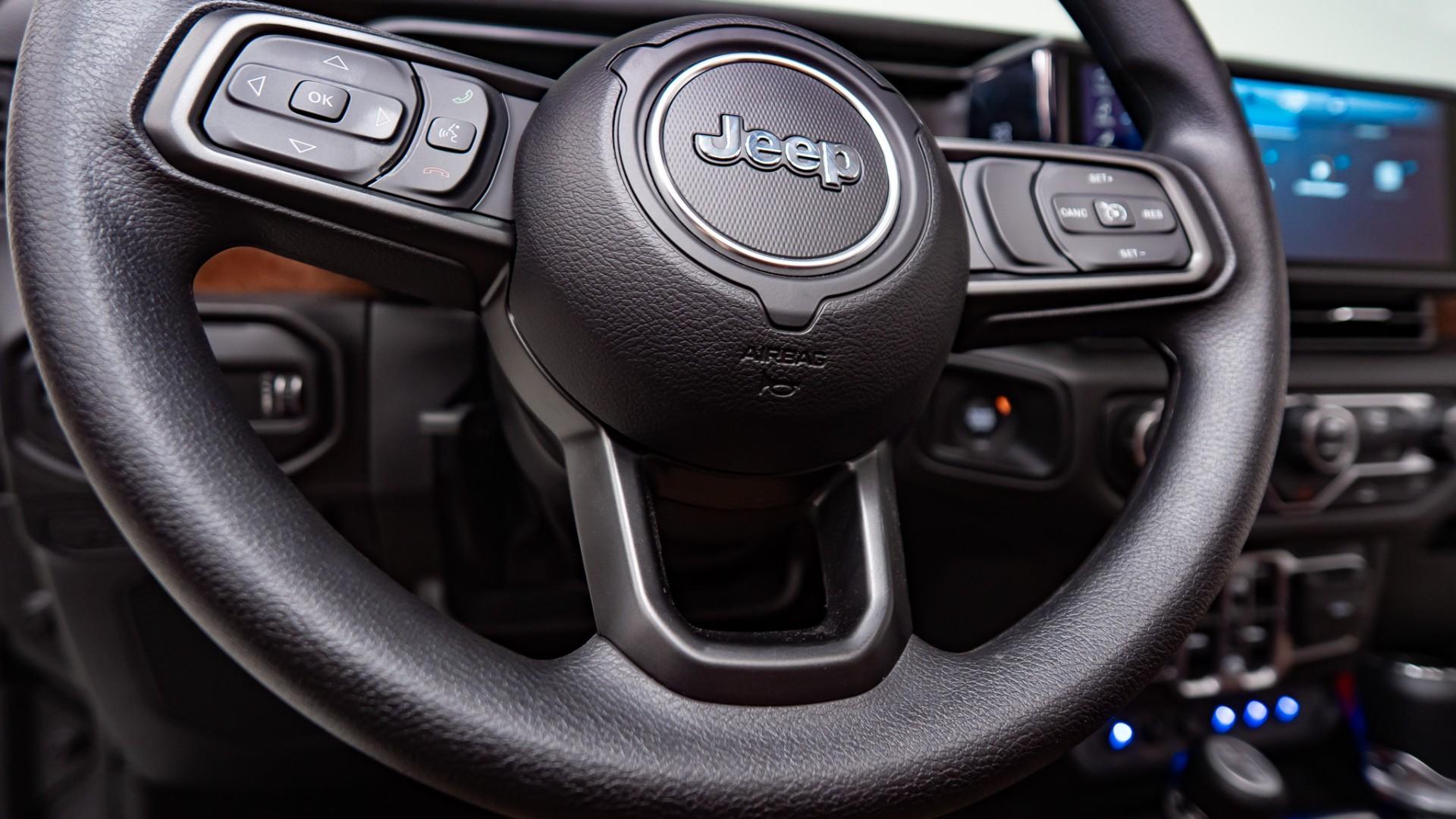 2026 JEEP GLADIATOR in Black, photo 28 of 60