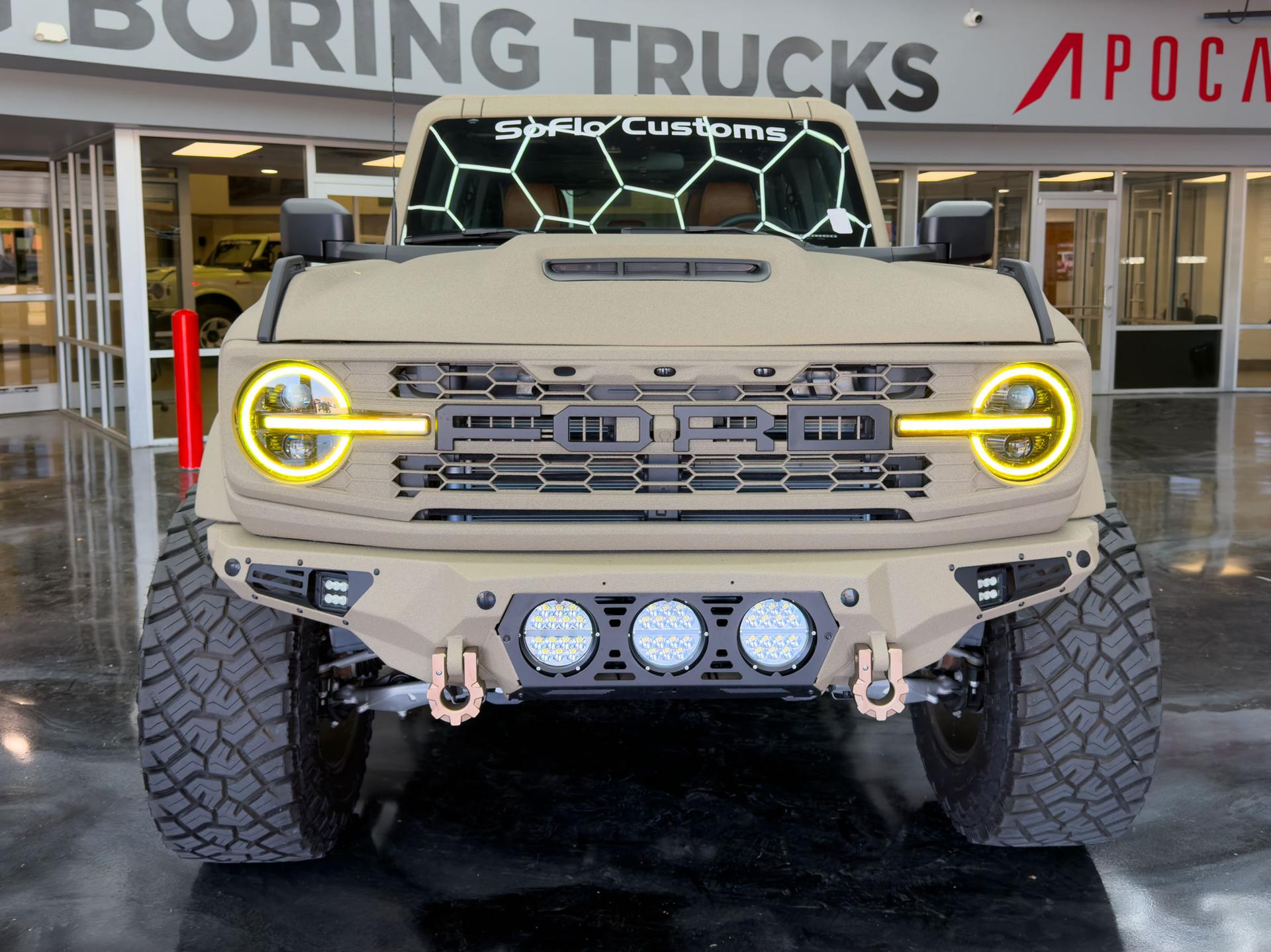 2026 FORD BRONCO 4X4 in Tan, photo 2 of 40