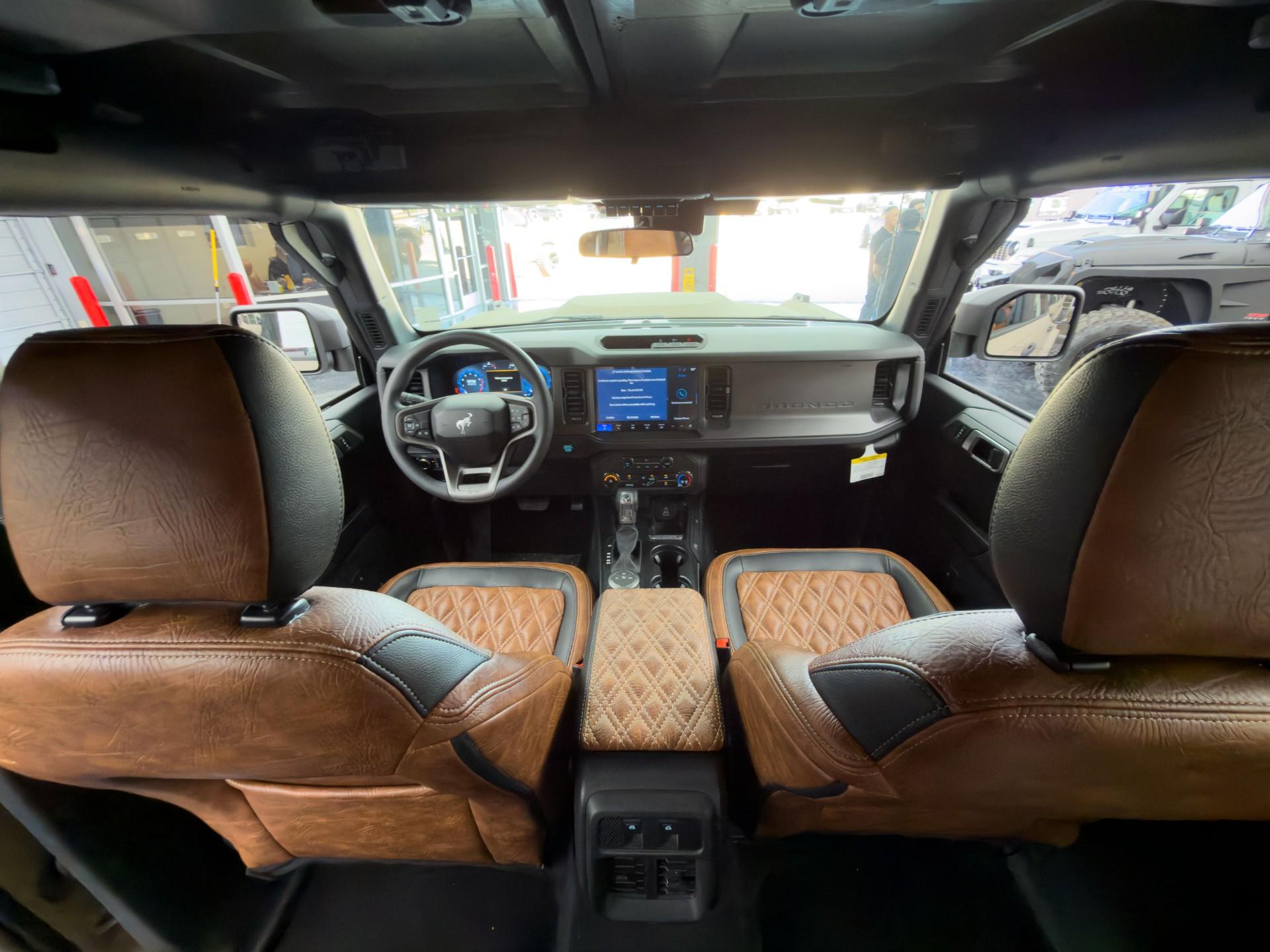 2026 FORD BRONCO 4X4 in Tan, photo 22 of 40