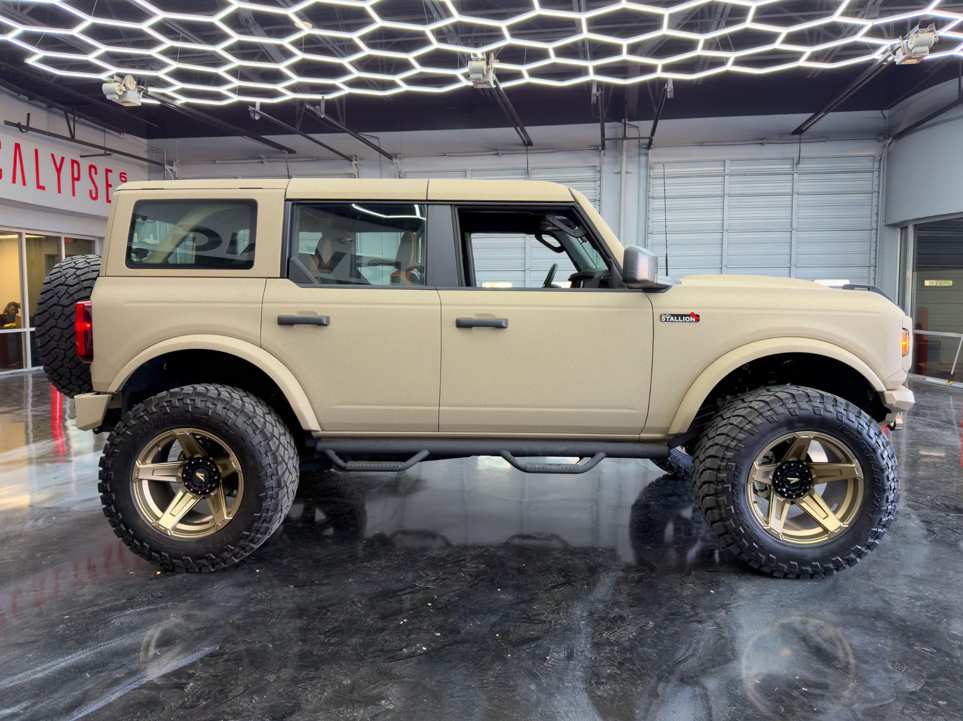 2026 FORD BRONCO 4X4 in Tan, photo 10 of 40