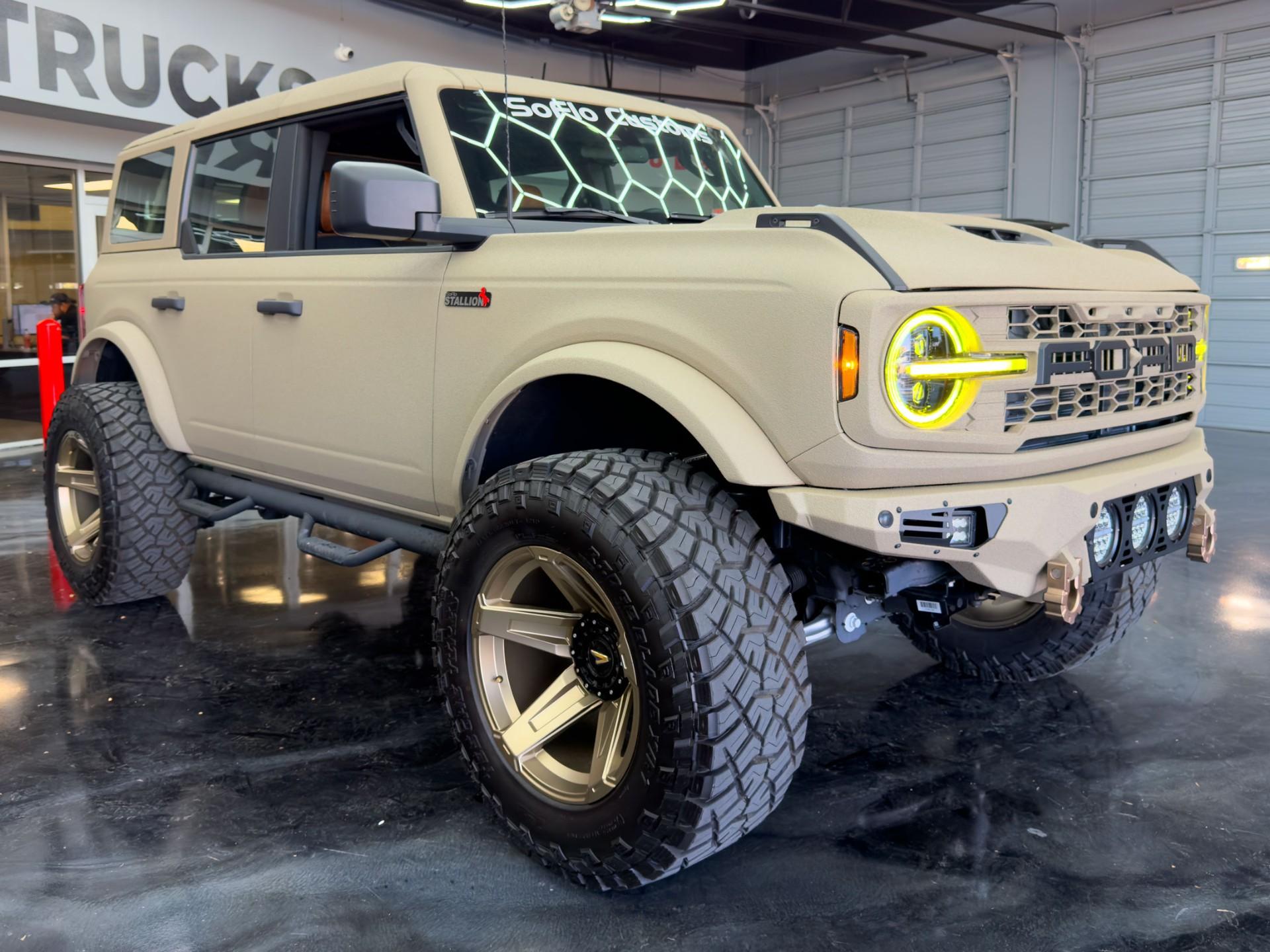 2026 FORD BRONCO 4X4 in Tan, photo 3 of 40