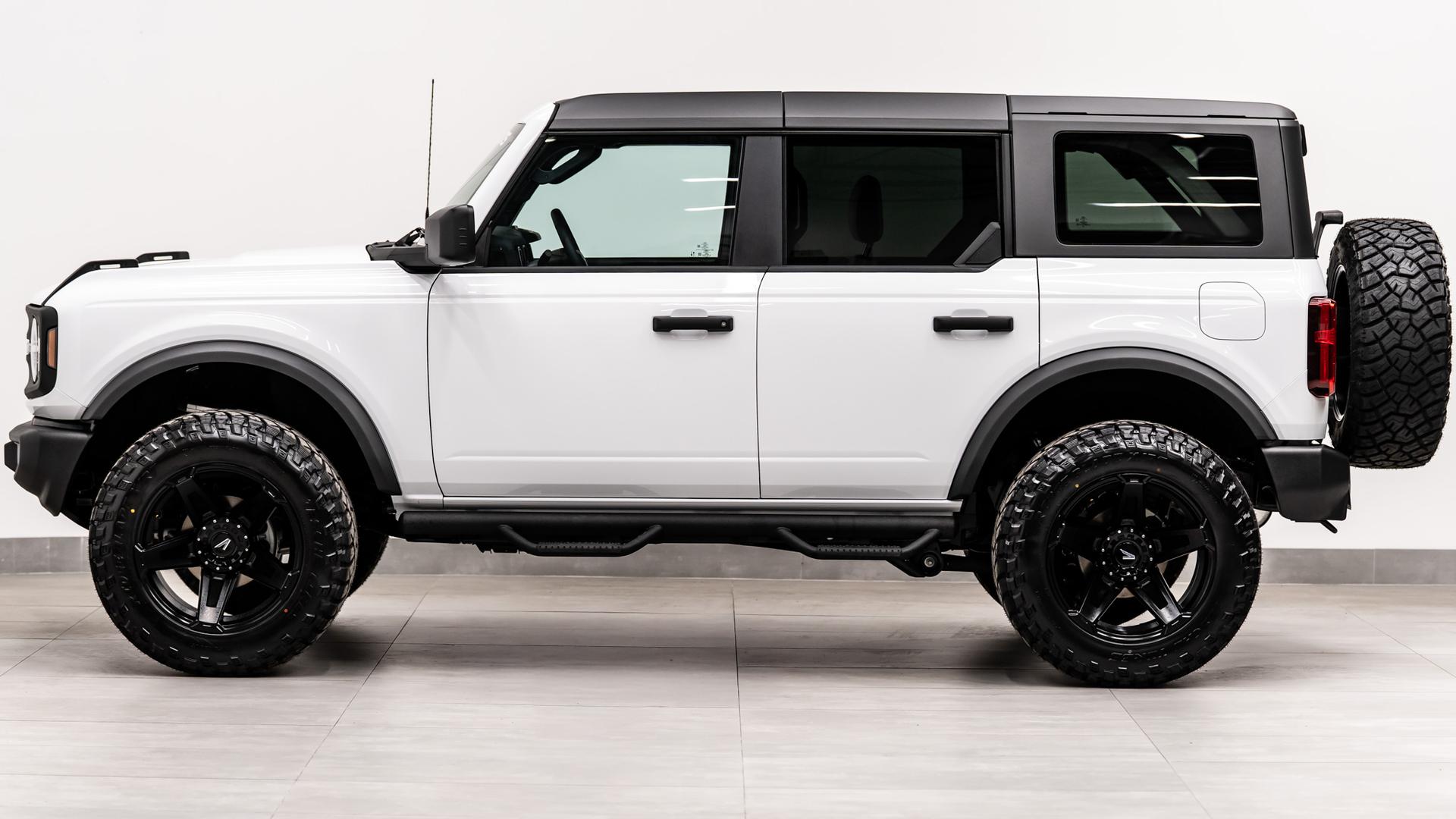 2025 FORD BRONCO in Oxford White, photo 17 of 55