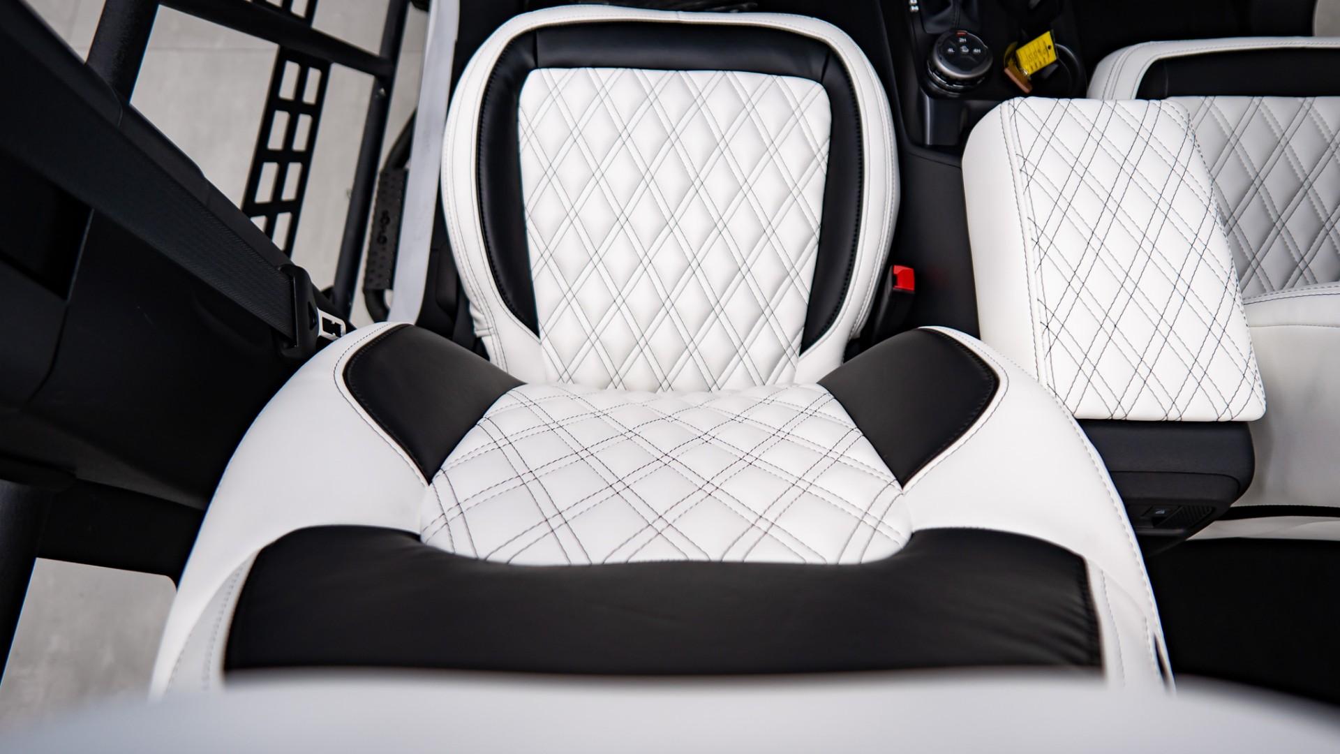 2025 FORD BRONCO in Oxford White, photo 32 of 55