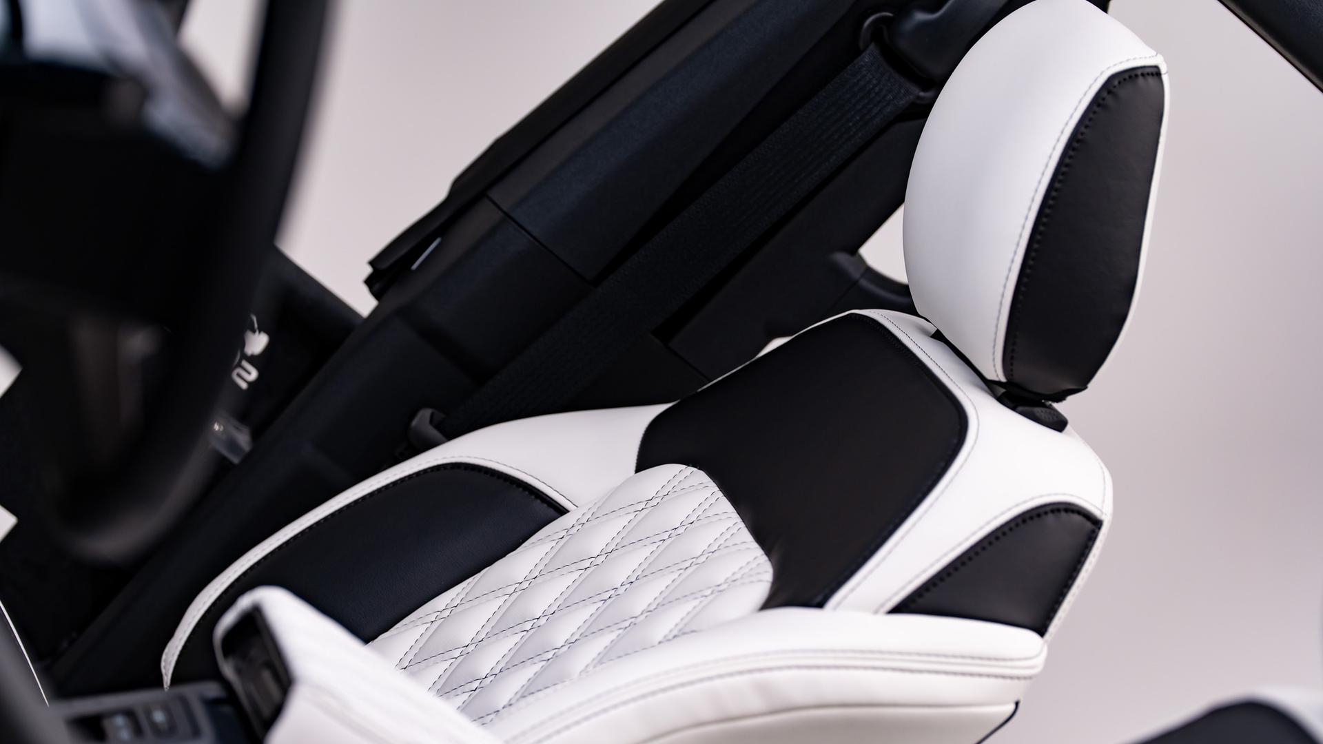 2025 FORD BRONCO in Oxford White, photo 35 of 55