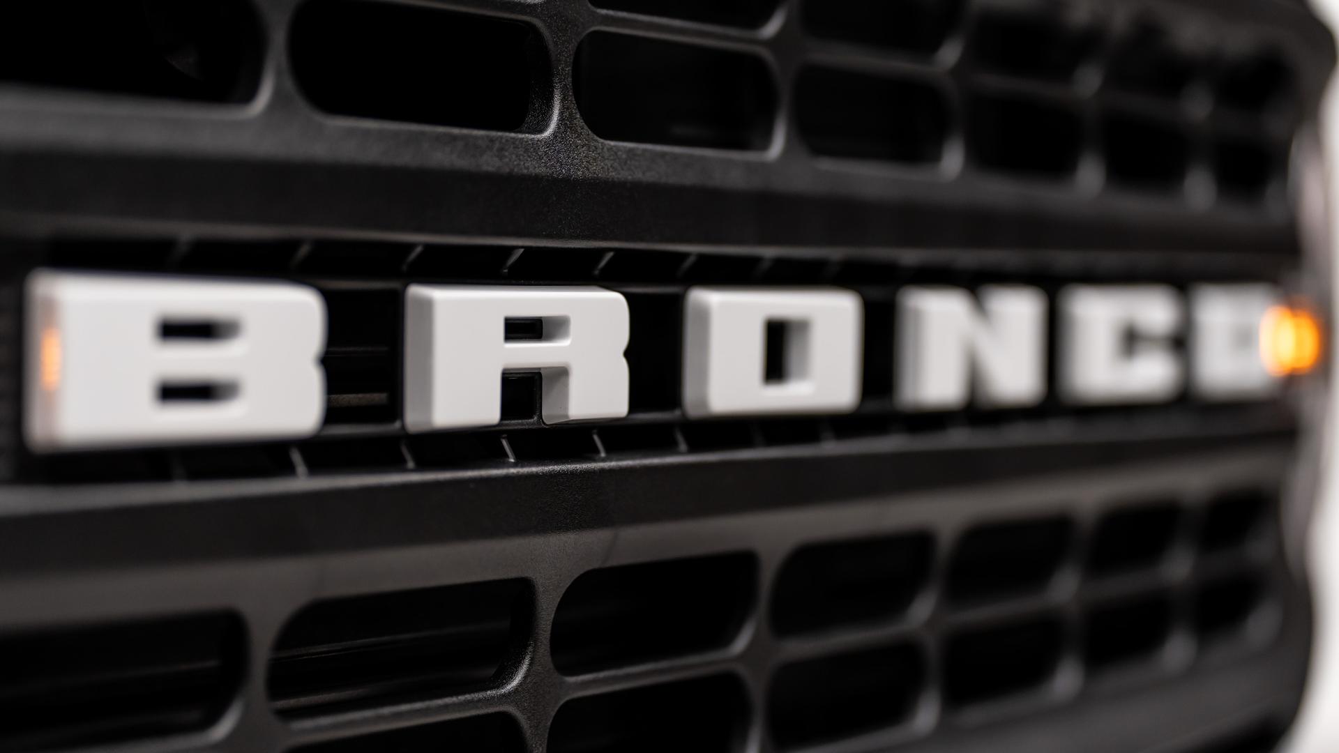2025 FORD BRONCO in Oxford White, photo 21 of 55