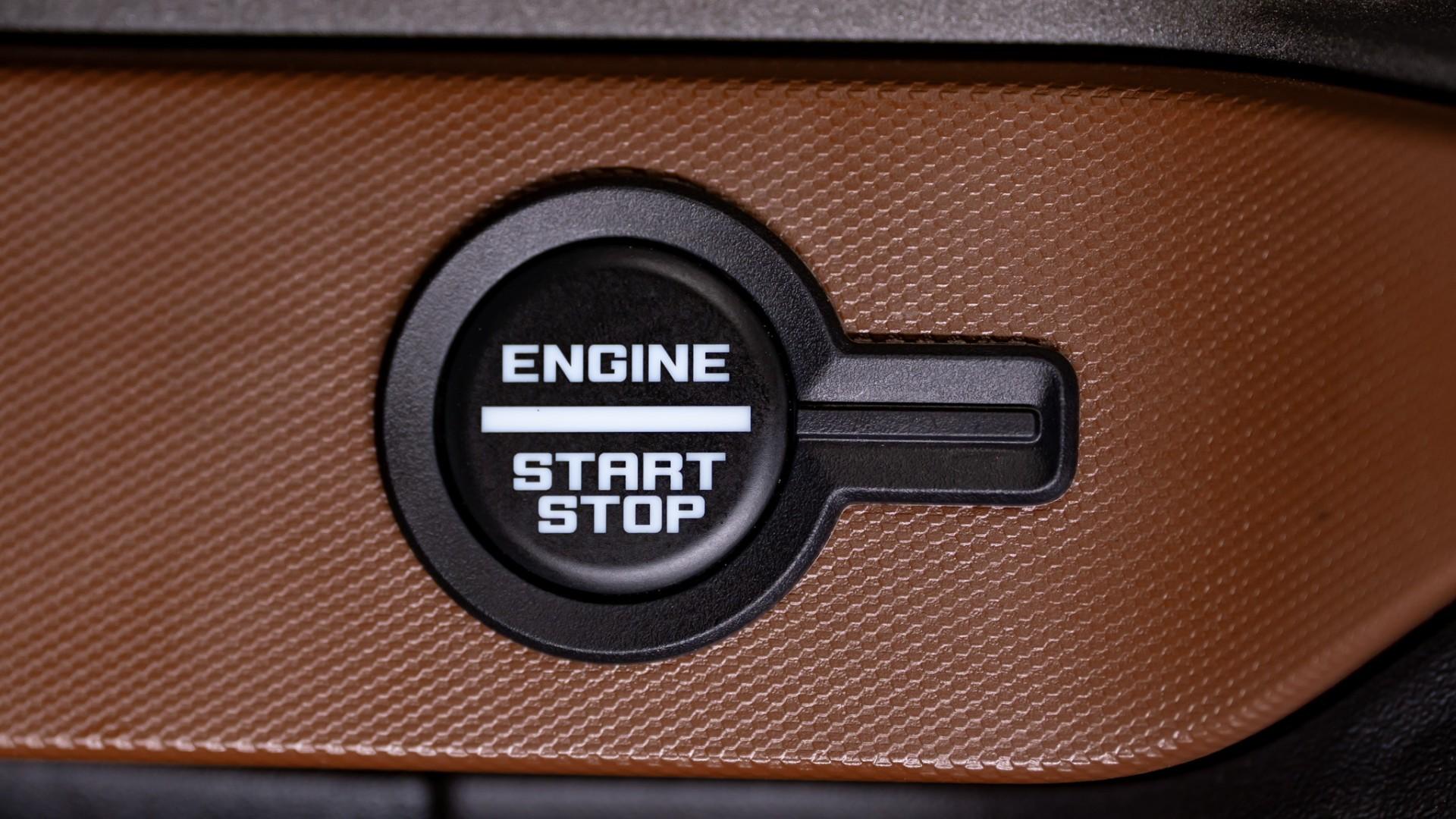 2024 FORD BRONCO in Tan, photo 20 of 59