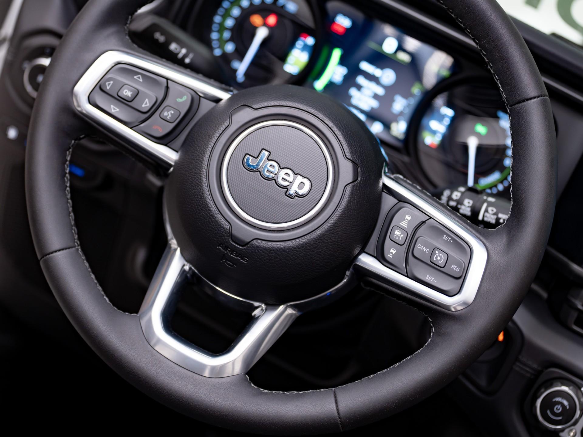 2025 JEEP WRANGLER 4XE in White, photo 22 of 60