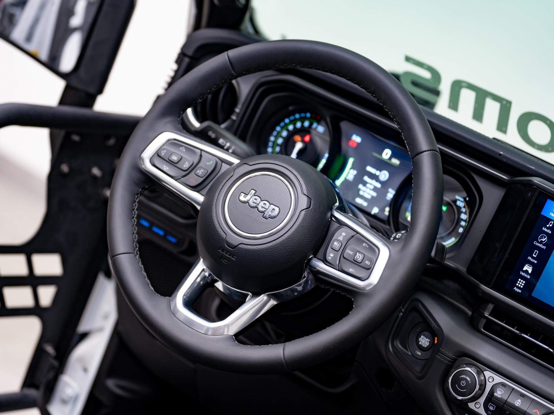 2025 JEEP WRANGLER 4XE in White, photo 23 of 60
