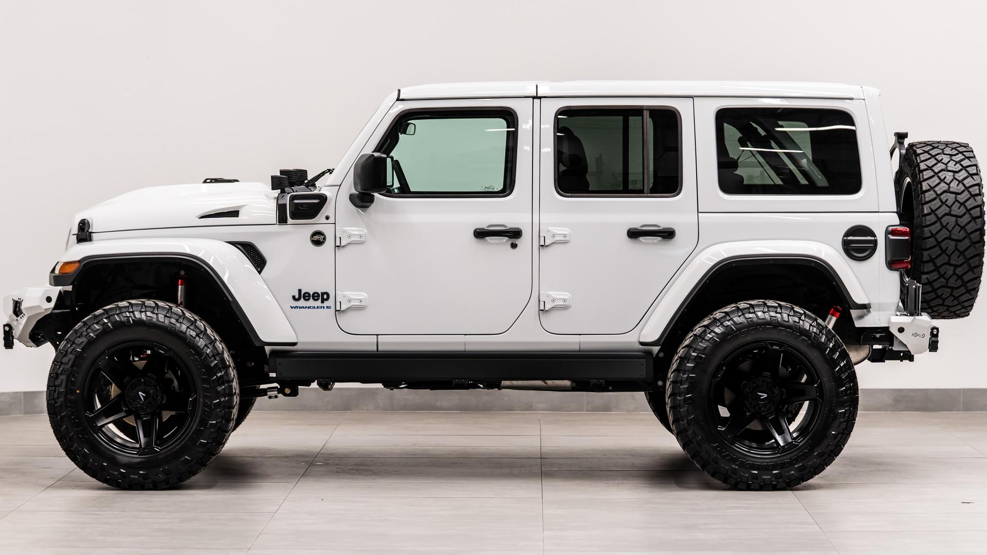 2025 JEEP WRANGLER 4XE in White, photo 11 of 60