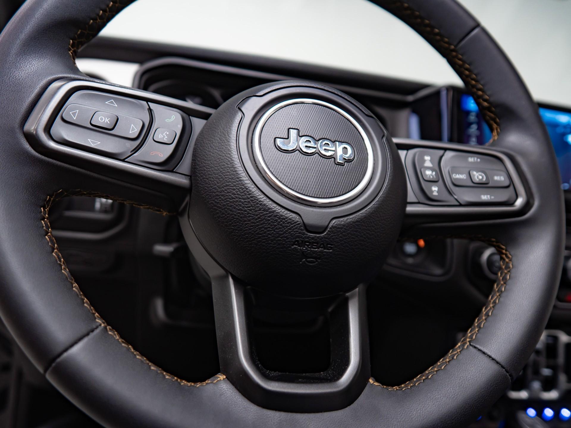 2024 JEEP GLADIATOR 4X4 in Black Clearcoat, photo 22 of 58