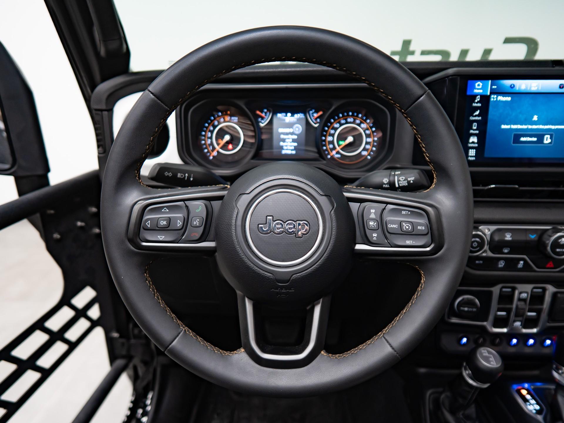 2024 JEEP GLADIATOR 4X4 in Black Clearcoat, photo 28 of 58